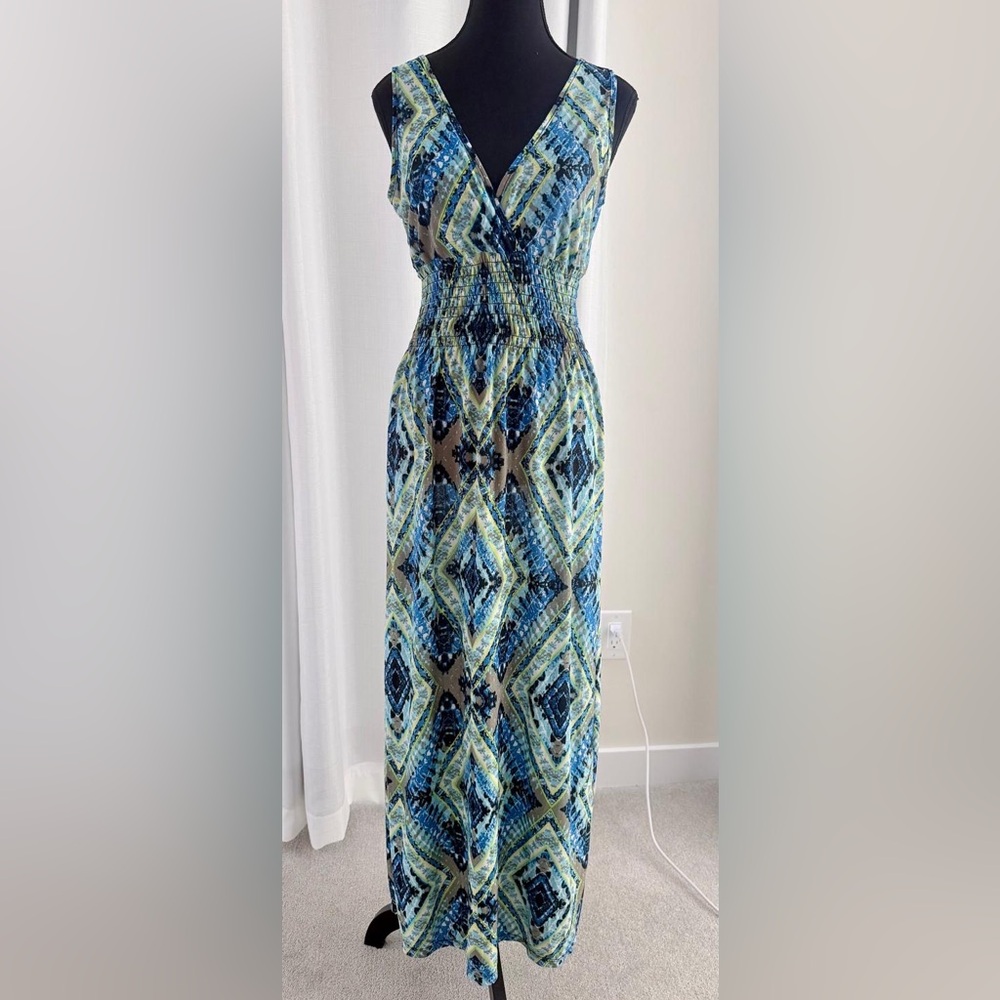 Sleeveless V-Neck Maxi Dress in Blue & Green Geometric Print - Picture 2 of 5
